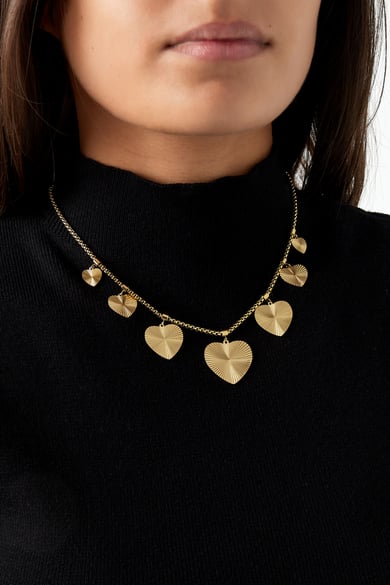 Collar de corazones texturizados - dorado h5 Imagen2